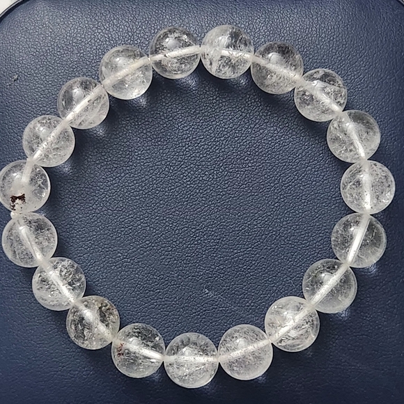 Jewelry - ‼️5/$25‼️ Clear quartz bead bracelet - stretchable